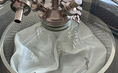 نظام طرد مركزي لاستخراج الكحول من الإيثانول التفاصيل - زجاج رؤية شفاف بالكامل مقاوم للانفجار ، يمكن رؤية عملية مناولة المواد بوضوح أثناء عملية الاستخراج.